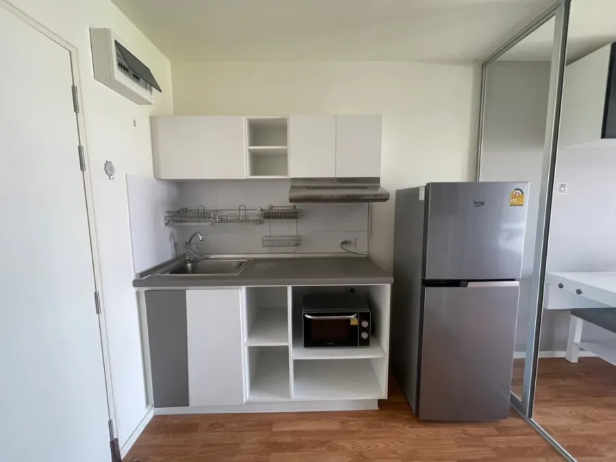 Condo for rent Lumpini Ville Phatthanakan-Srinakarin. The room is decorated and ready to move in. Separate kitchen. Don't miss out on something good l