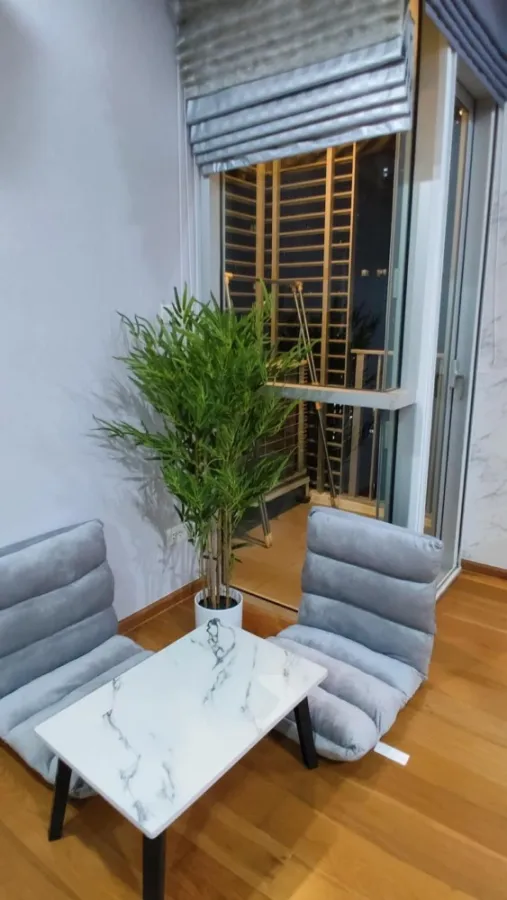 For rent, The Line Phaholyothin Park, high floor, beautiful view, with wallpaper in the whole room. If interested, reserve quickly.