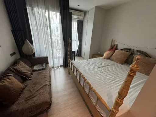 For rent: Whizdom Station Ratchada-Tha Phra. The room is well decorated and has style, complete with electrical appliances. Can't reserve anymore. images