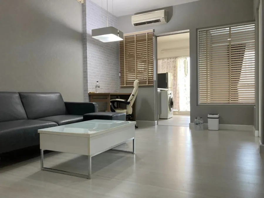For rent, The Room Ratchada-Ladprao, spacious view, cool breeze Install wallpaper well. Hurry up to reserve.