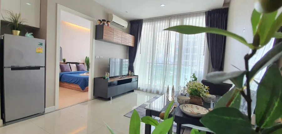 For sale, for rent TC Green Rama 9, beautifully decorated room, high floor, amazing view, meets your needs, hurry and book now.