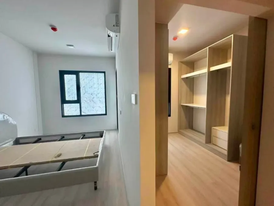 For sale: Cobb Ratchada-Rama 9. Huge, luxurious unit with 4 bedrooms and 5 bathrooms. Spacious area. Book now!