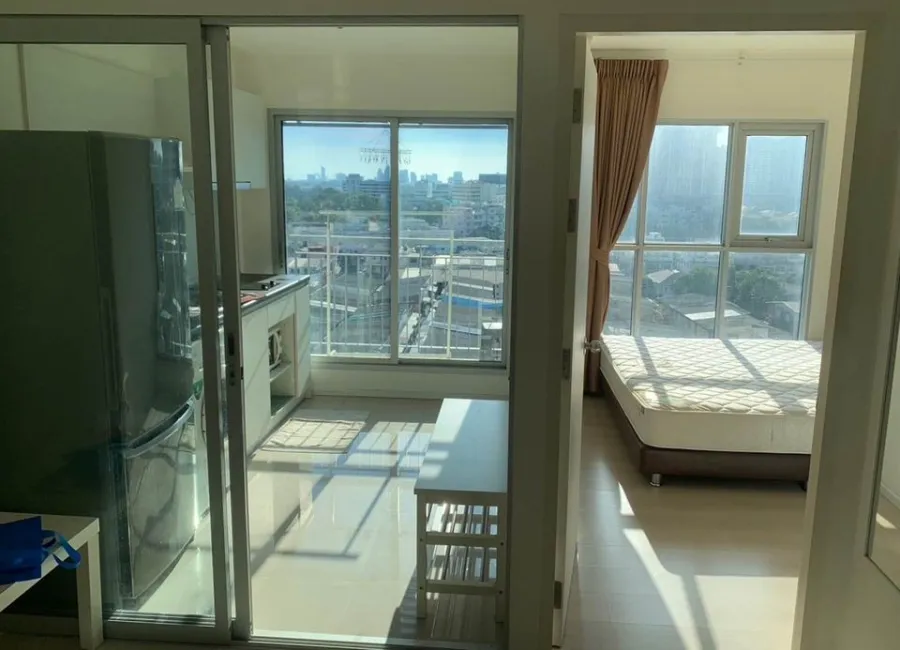 For rent Aspire Sukhumvit 48, separated room. Complete set of furniture, good price, don't miss it.