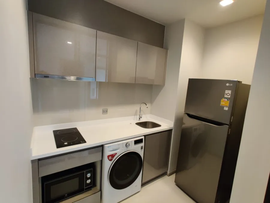 For sale rent Life Asoke-Rama 9, very beautiful room, separated room, very good proportion, great view, hurry to move, don't miss it