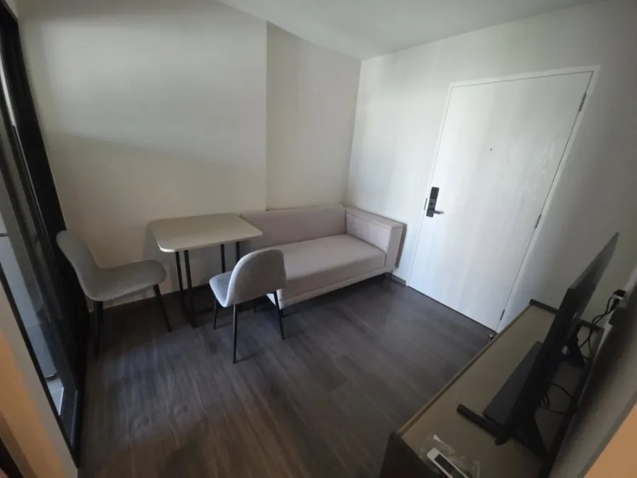 For rent: Flexi Sathorn - Charoen Nakhon, 8th floor, view of the BTS Skytrain and Icon Siam, fully furnished. Book now!