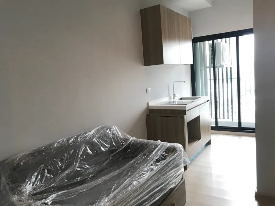 For rent: Altitude Unicorn Sathorn - Tha Phra. Spacious, airy, and comfortable room. Book now!