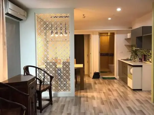 Quick sale!! The Key Chaengwattana 2 bedrooms 2 bathrooms Very wide, very big, built-in furniture, don't miss this room!!