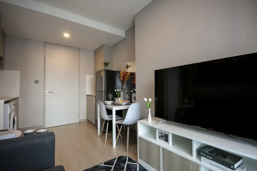 For rent Lumpini Suite Phetchaburi-Makkasan. new room Nicely decorated, classy, high floor, great view, book now.
