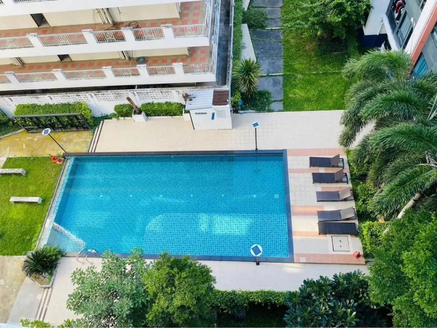 For sale or rent: Lipe Ramkhamhaeng 43/1, swimming pool view. Full facilities, good prices, like this you must reserve quickly.