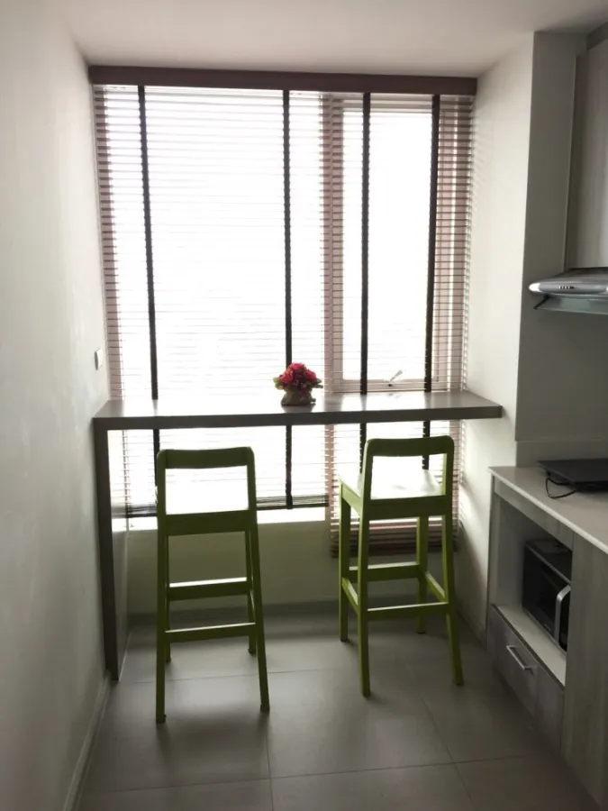 Sale Greene Condo Chaengwattana, bathroom, fully furnished, electrical appliances are ready. Get a view of Chaeng Watthana Road. Must reserve.