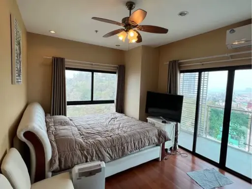 For rent: The axis pattaya, high floor, fully furnished, just bring your bags. images