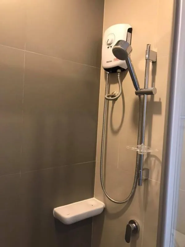 Lumpini Suite for rent, Phetchaburi-Makkasan, 1 bed, big screen TV, lie down and watch netflix chilling, don't let it slip away.