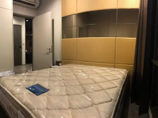 This room is full, electric sofa, full kitchen, soft queen size mattress, Whizdom Avenue Ratchada-Ladprao for rent.