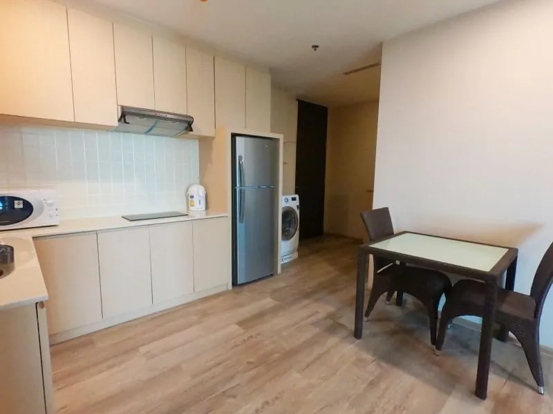 For sale, Nobel Remix, Sukhumvit 36, decorated in minimalmuji style. Use the space very well. Don't miss out.