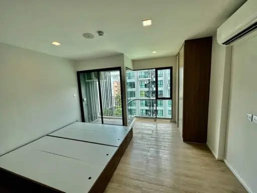 Urgent sale!! Condo Cave Town Shift, 6th floor, Building D, swimming pool view, fully furnished, just bring your bags and move in, don't miss out!!
