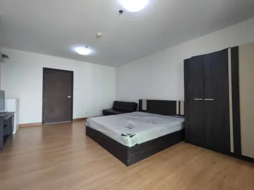 For rent: Supalai City Resort Chaengwattana. Spacious room with plenty of usable space. Highly recommended!