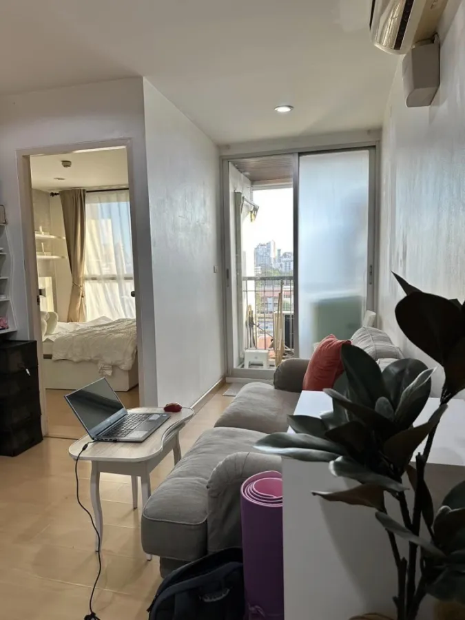 For sale: The Niche Sukhumvit 49, high floor, corner room, good view, comes with complete decoration. Hurry and reserve yours now.