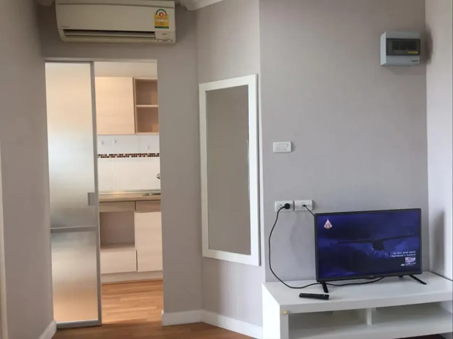 Lumpini place Ratchayothin for rent, high floor, has pool view and city view. Super beautiful. Don't just look at it. Hurry up to reserve.