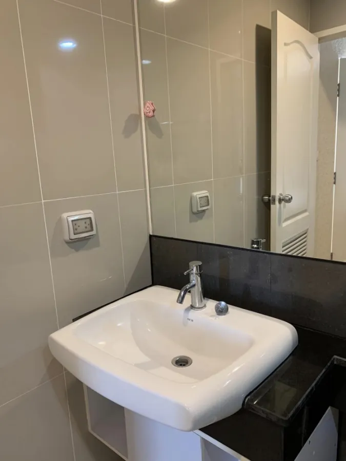 Condo for rent, Bangkok Horizon Ratchada-Thapra, nice room, comfortable tone, high floor, good Big like this. Book now.