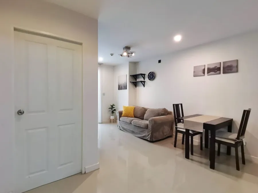 For rent: The Series Udomsuk 29, a comfortable and fully furnished apartment. Book now!