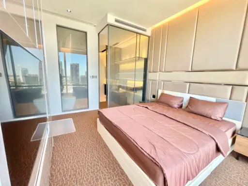 For rent, The Bangkok Thonglor, 19th floor, very beautiful view, the room is decorated with the best Buit-In, very cool, book now, hurry up.