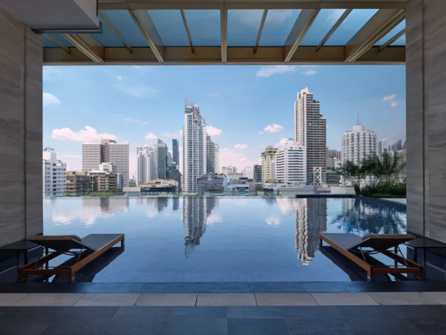 Urgent sale !! Condo Q Sukhumvit, luxury condo, next to BTS Nana, 4 bedrooms, 5 bathrooms, great value, can't miss it !!