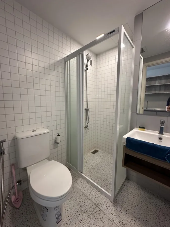 For sale Kave TU, Building C, 4th floor, swimming pool view. Comes complete with decorations. Book now before it's gone.