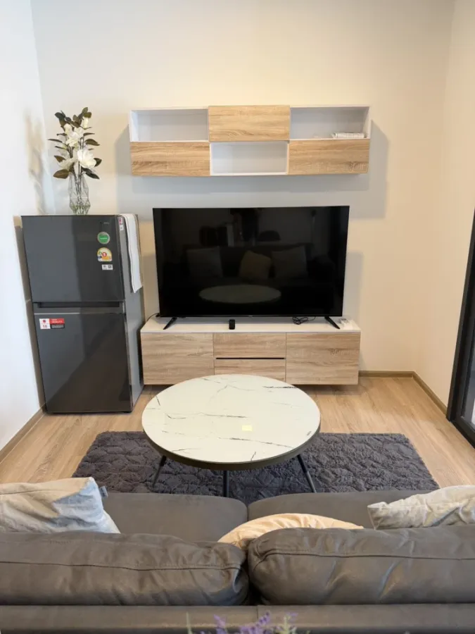 XT Phayathai for rent. Great view, pleasant atmosphere, spacious rooms with good functionality. Suitable for both living and working in the city.