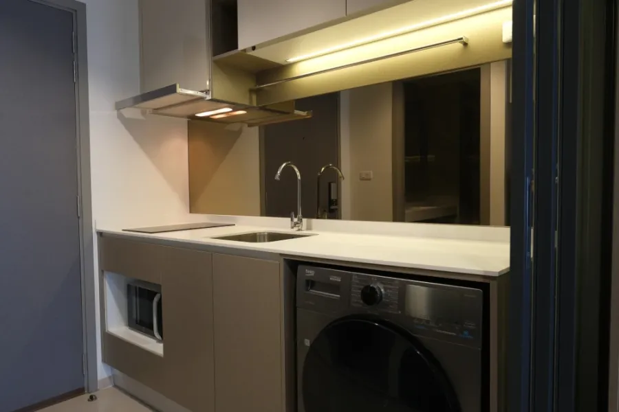 For rent Ideo Sathorn-Wongwian Yai 1 bedroom 1 bathroom, fully furnished, don't miss out on this great deal.