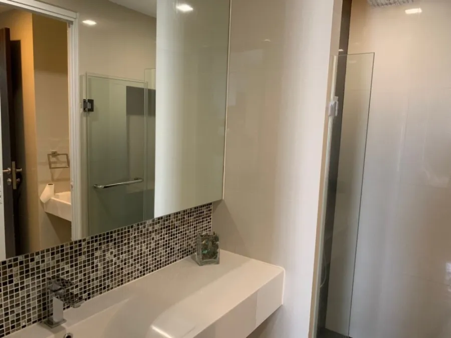 Condo for rent, Rhythm Sukhumvit 44/1, high floor, good view, complete with furniture and electrical appliances.