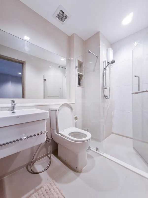 Condo for rent Life Asoke-Rama 9, new room, fully furnished as shown in the picture. with a cool condo location in the heart of the city