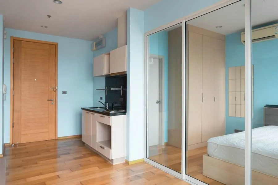 For sale Fuse Sathorn-Taksin, high floor, colorful room, with facilities, great view, hurry and book before you miss out.