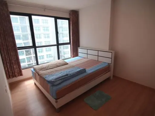 For rent The BASE Chaengwattana. Pool view, fully furnished, great price. Hurry up to reserve before it slips out.