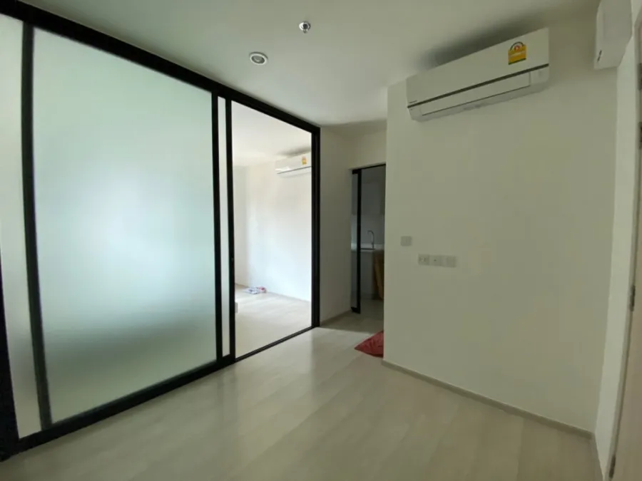 Condo for sale, Life Asoke, 1 bedroom, 1 bathroom, 18th floor, has a garden view, comes at a great price. Let me tell you that you shouldn't miss it.