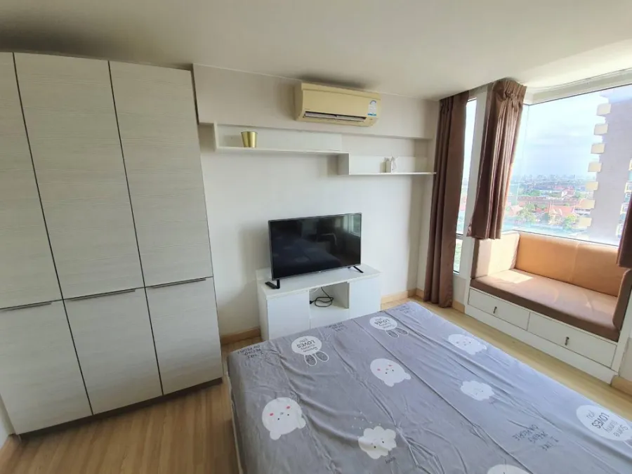 For sale: M Society Condominium, high floor, great city view. The room is simply decorated, ready to move in, the most comfortable sofa. Book now.