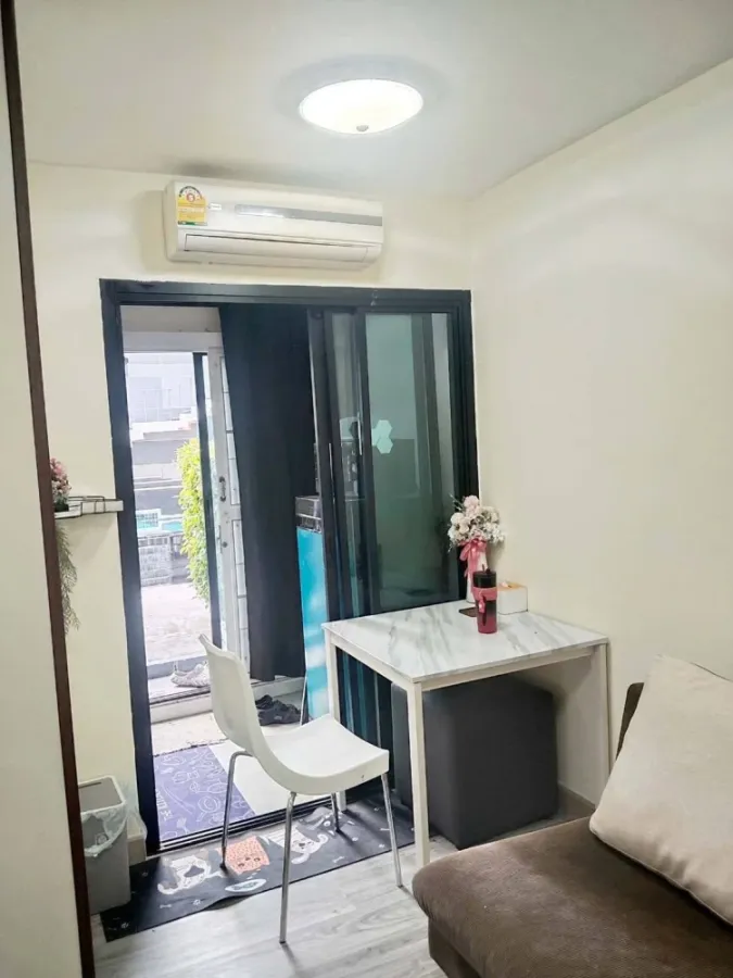 Selling iCondo Ngamwongwan 2, 1 bedroom, 1 bathroom, 1st floor. Fully furnished. Just bring your bags and move in!