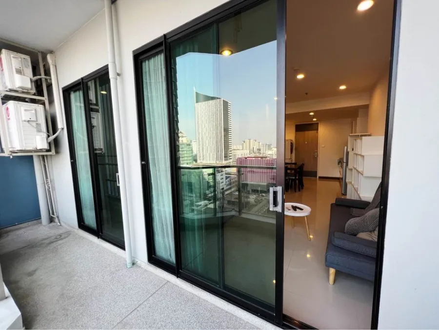 For sale, for rent!! Condo Supalai Premier @ Asoke, clean white tone room. All free gifts in one place. Book now!!