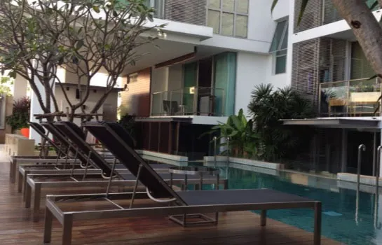 Selling The Fine Ari 4 - Phahonyothin. This is the only adjacent unit, making it very quiet and peaceful. It's a slow-life condo perfect for those who