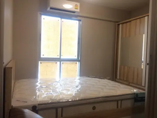 For rent, Plum Condo Chaengwattana Station, this room has a good leather sofa, can be adjusted to sleep, plus a very good price, don't wait, book now.