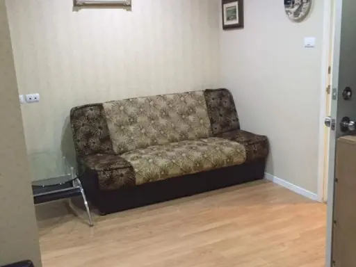 Rent Lumpini Ville 77, corner room, furniture + appliances ready Get the right height. Book now.