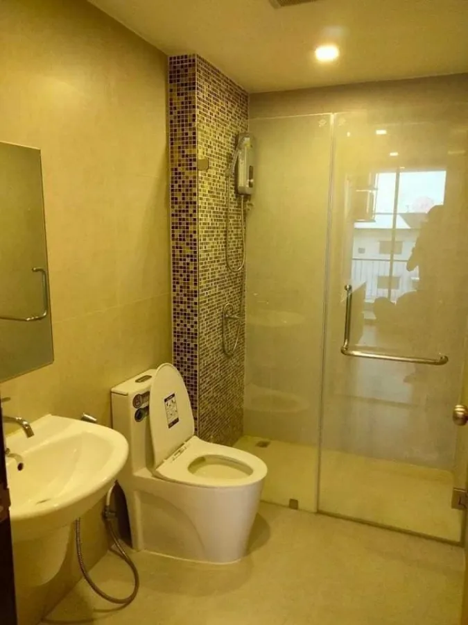 For rent, Rizzo Condo, Bang Krang, the widest room. Fully furnished, just the right height, book now, don't miss out.