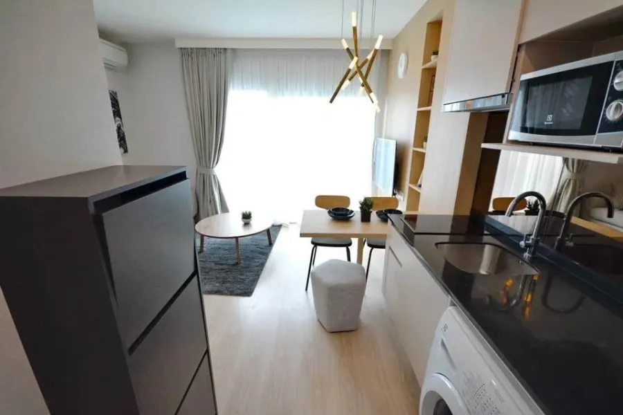 For rent: Noble Revolve Ratchada 1, good corner room, unblocked view, just bring your bag+++++