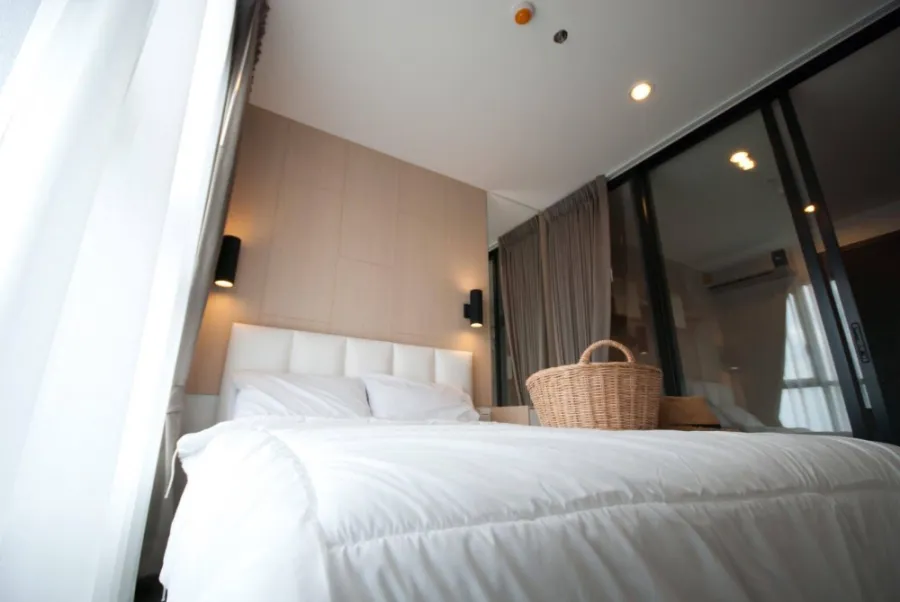 For rent or sale The BASE Park East, 19th floor, open view, room comes with furniture. complete electrical appliances Hurry up to reserve today.