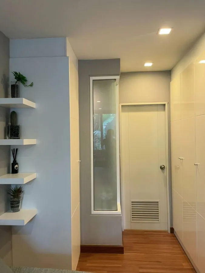 ขาย ทรี คอนโด เอกมัย (สุขุมวิท 40) 1 ห้องนอน บิ้วอินเฟอร์นิเจอร์ครบ พร้อมหิ้วกระเป๋าเข้าอยู่ได้เลย