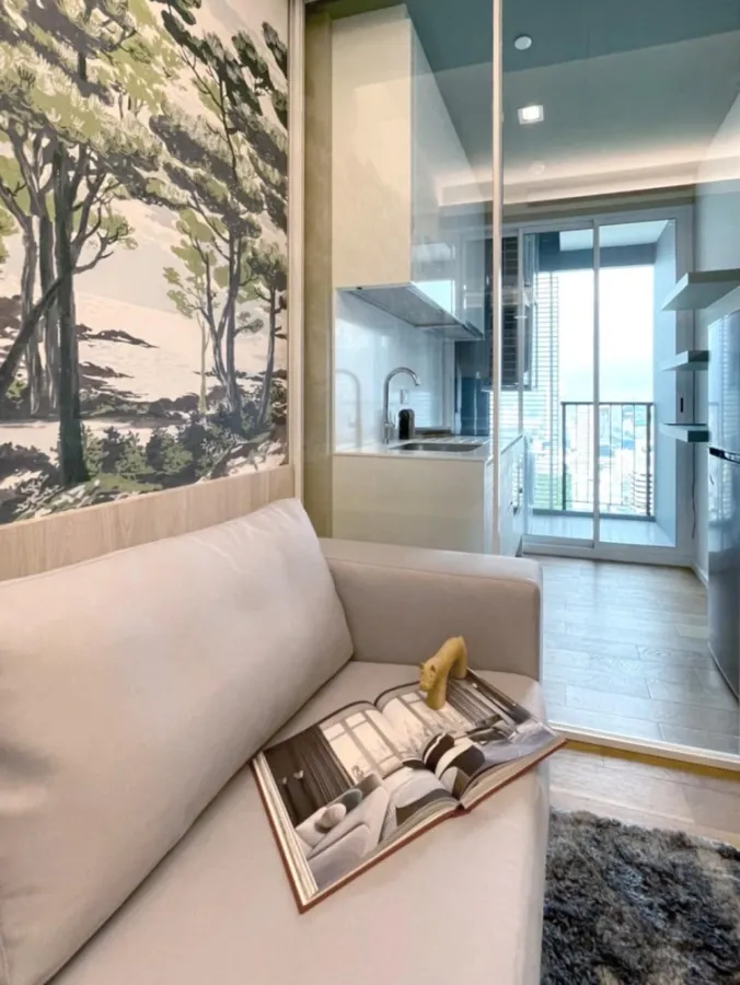 For rent, The Saint Residences, 28th floor, beautifully decorated room, very nice, Buit-In, super popular, can't miss it, book now.