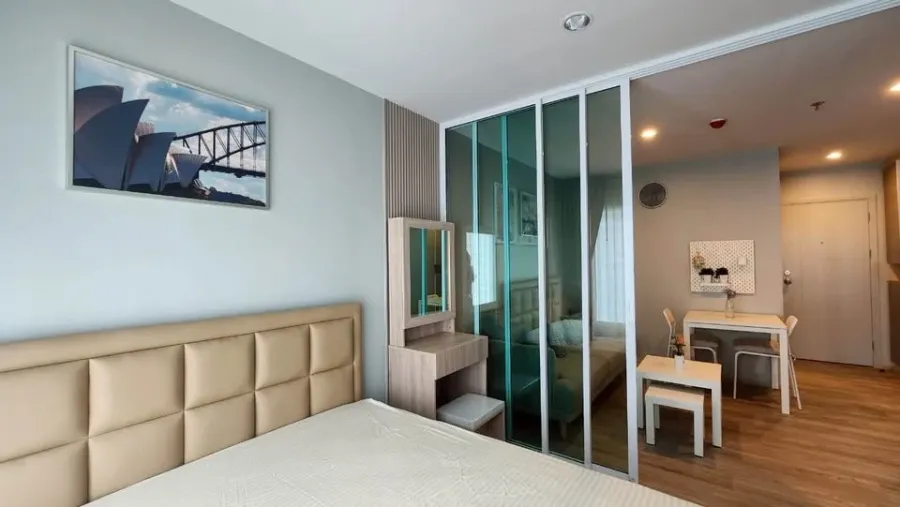 Condo for rent at Regent Home Bangna. The unit is partitioned into separate, clearly defined zones. Everything you need is here. Don't miss out!