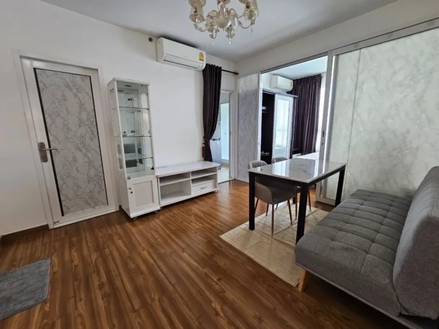ให้เช่า i-biza Condominium RCA ห้องกว้าง แต่งครบ พร้อมอยู่ สนใจรีบจองเลย ห้ามพลาด