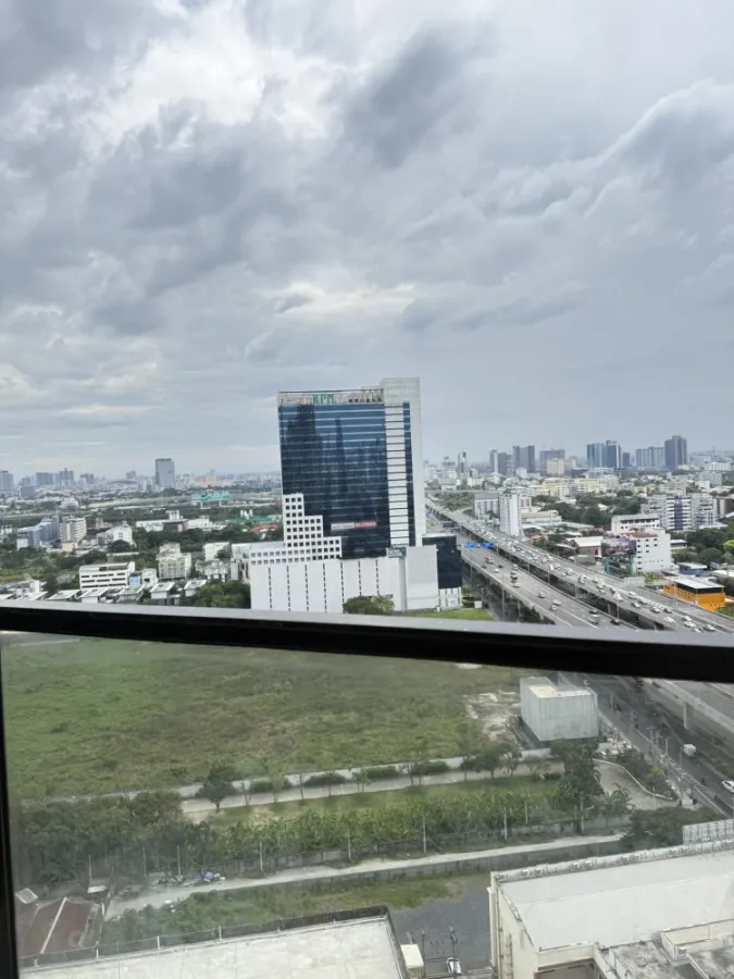 For sale Landmark @MRTA Station, 2-story room with 4.4 meter high ceiling, facing north, not hot, reserve now.