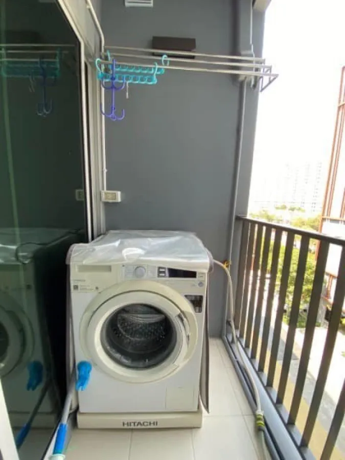 ให้เช่า Plum Condo Ram 60 Interchange ห้องตกแต่งผนังวอลเปเปอร์ พร้อมเฟอร์บิ้วอินทั้งห้อง จองเลย
