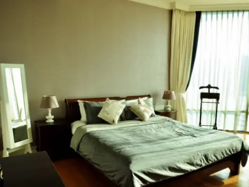 Condo for rent, Royce Private Residence, beautiful room, high floor, wide room, near MRT, convenient transportation, don't wait!